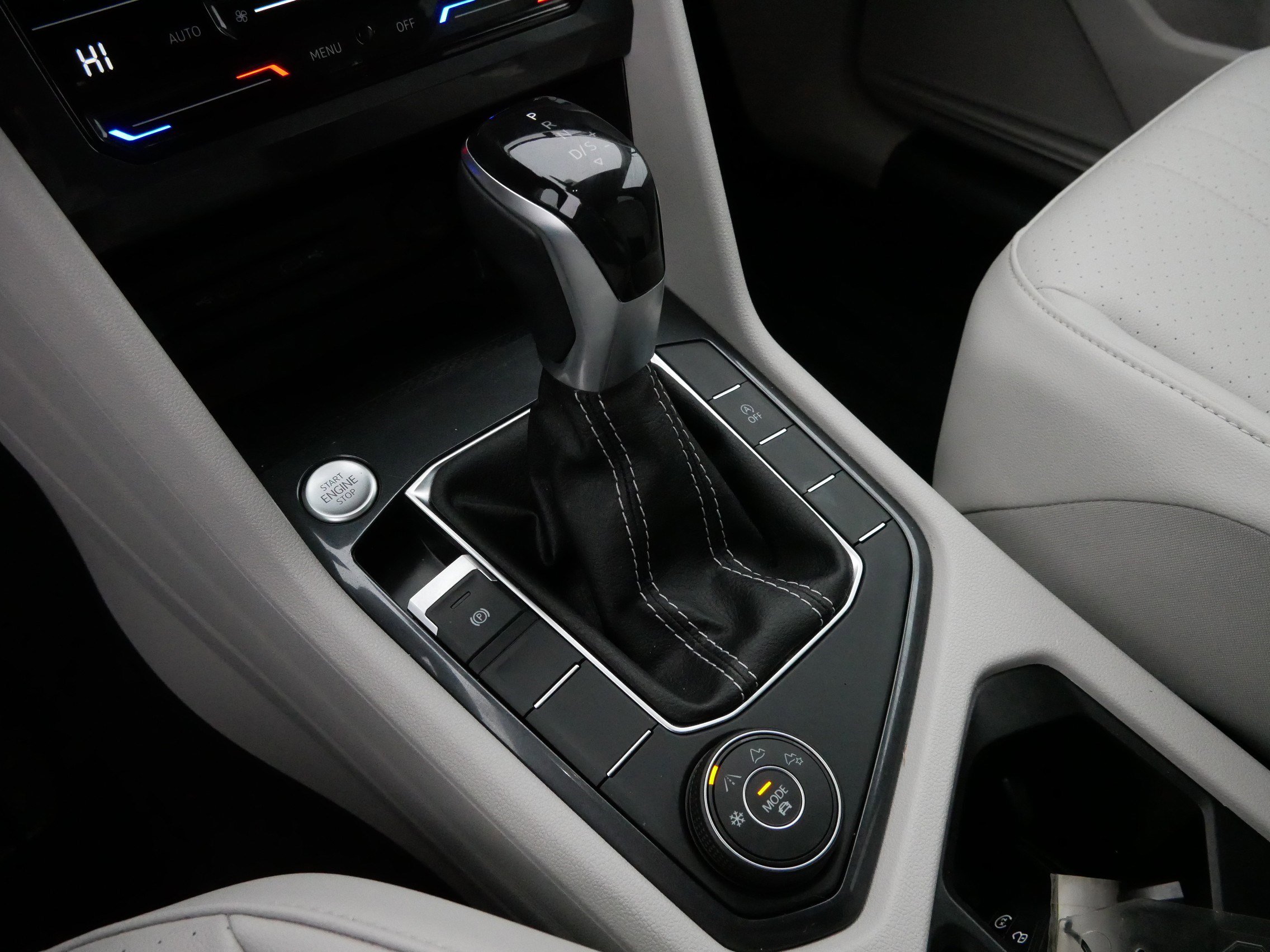 Certified 2022 Volkswagen Tiguan SE image 24