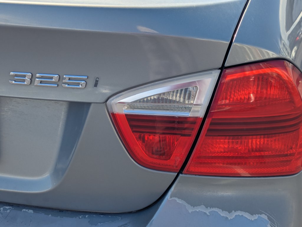 Used 2006 BMW 325i Sedan RWD image 5