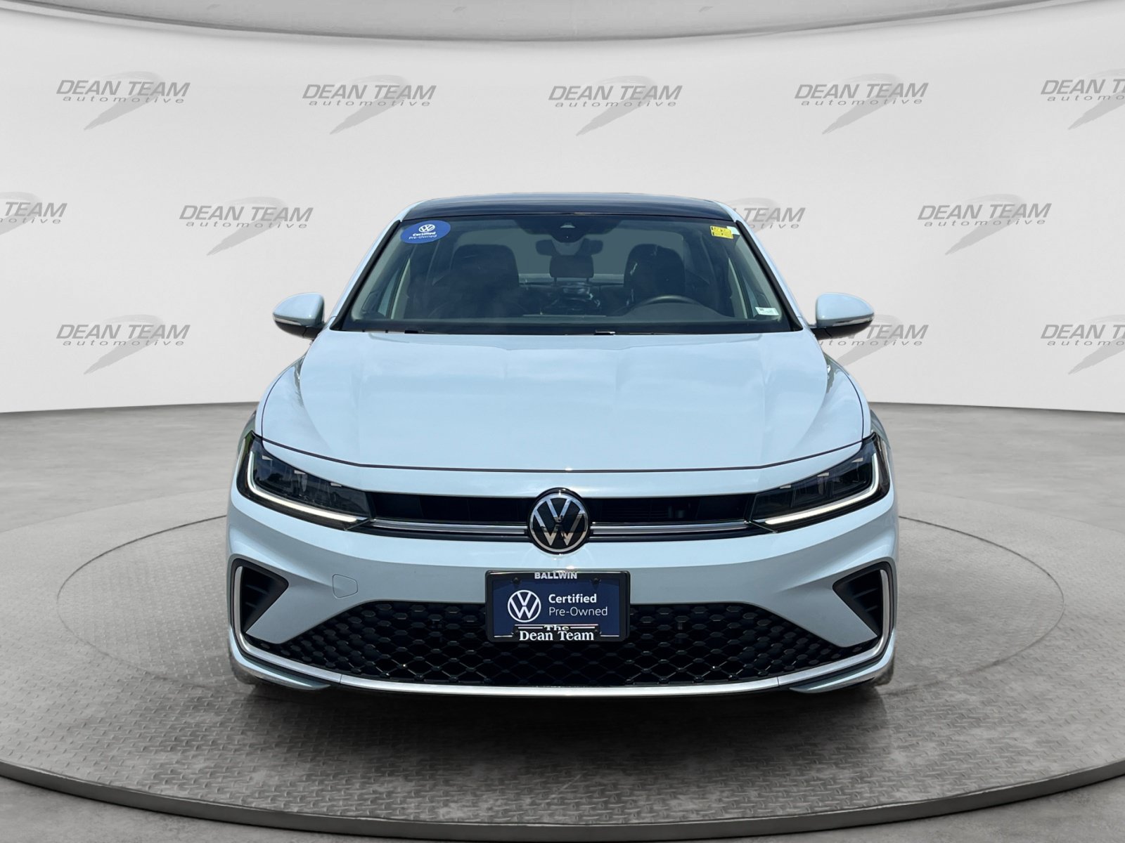 Certified 2025 Volkswagen Jetta SEL FWD image 2