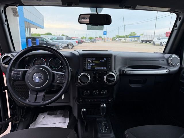 Used 2016 Jeep Wrangler Unlimited Rubicon w/ Dual Top Group AWD/4WD image 14
