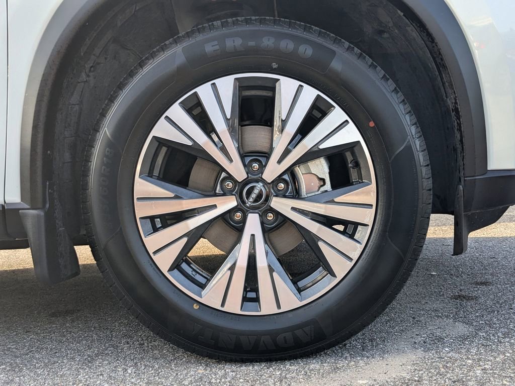 Used 2023 Nissan Rogue SV image 9