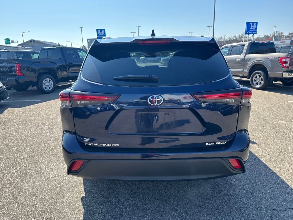 Used 2025 Toyota Highlander XLE image 6