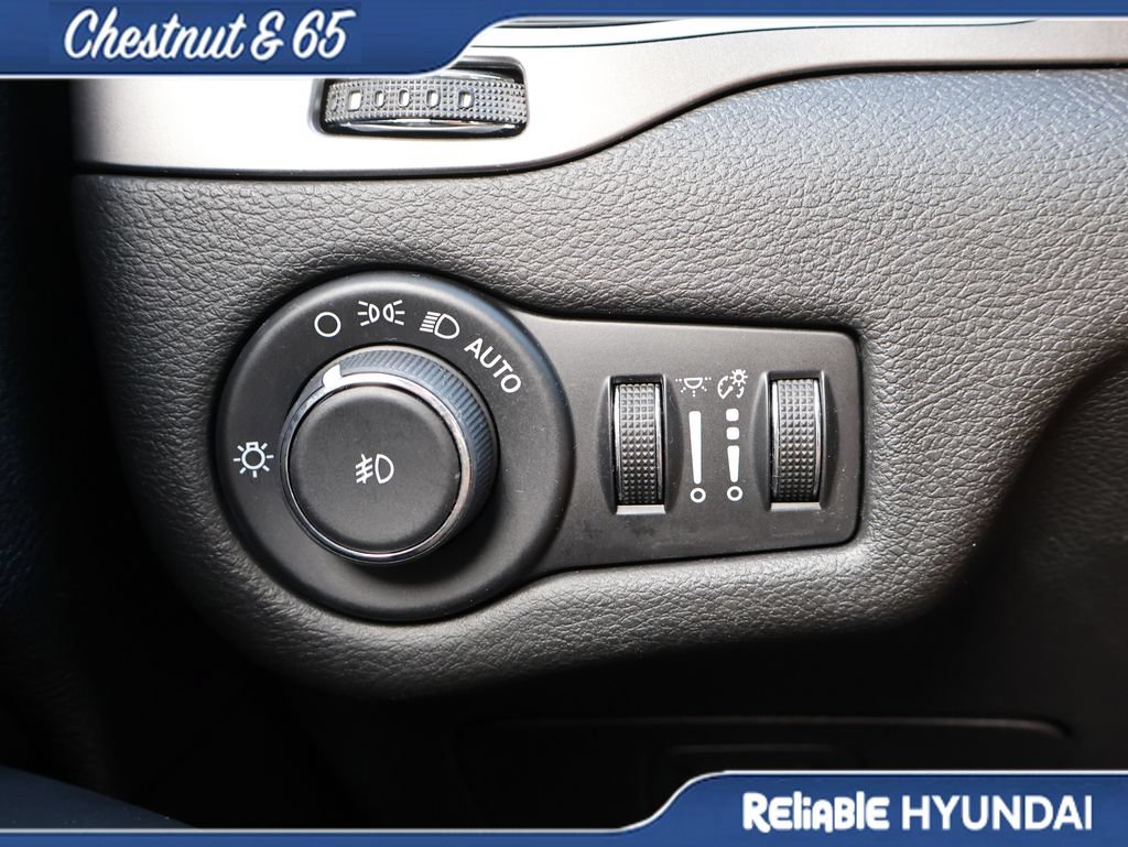 Used 2021 Jeep Cherokee Latitude Plus FWD image 31