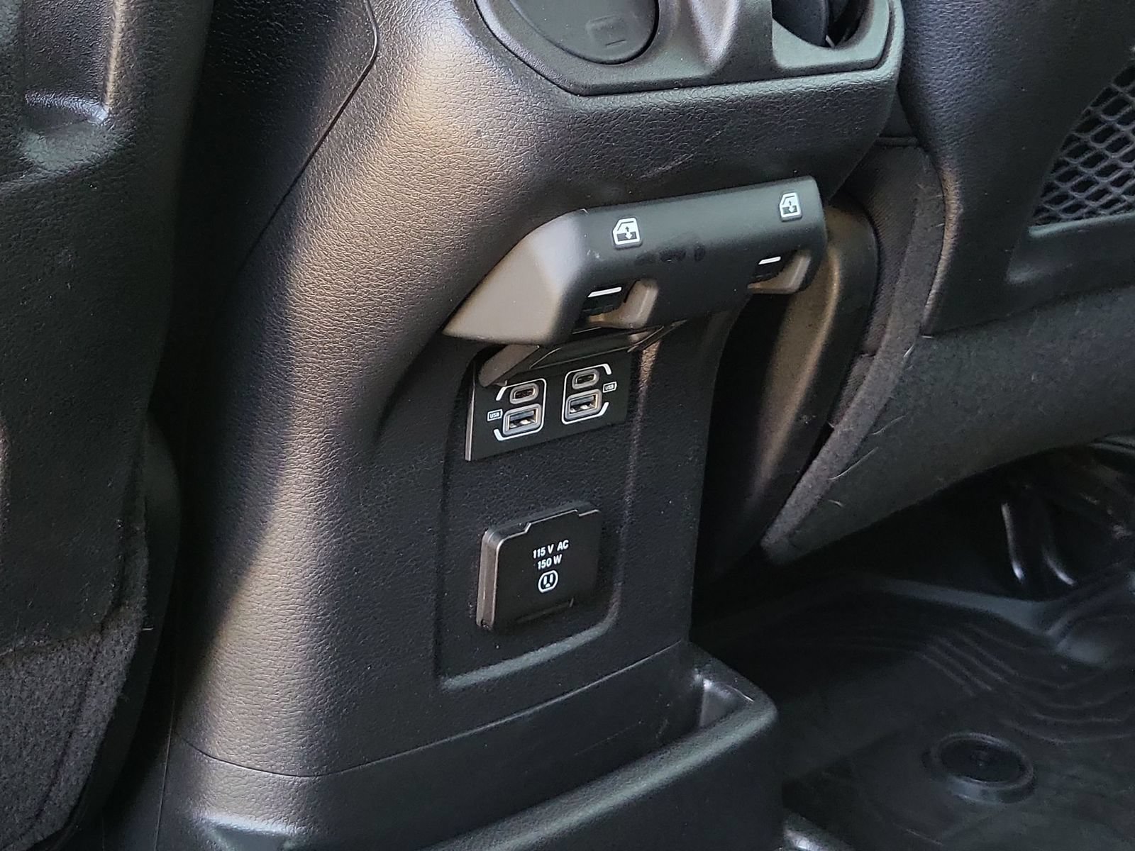 Used 2025 Jeep Wrangler Unlimited Rubicon AWD/4WD image 22