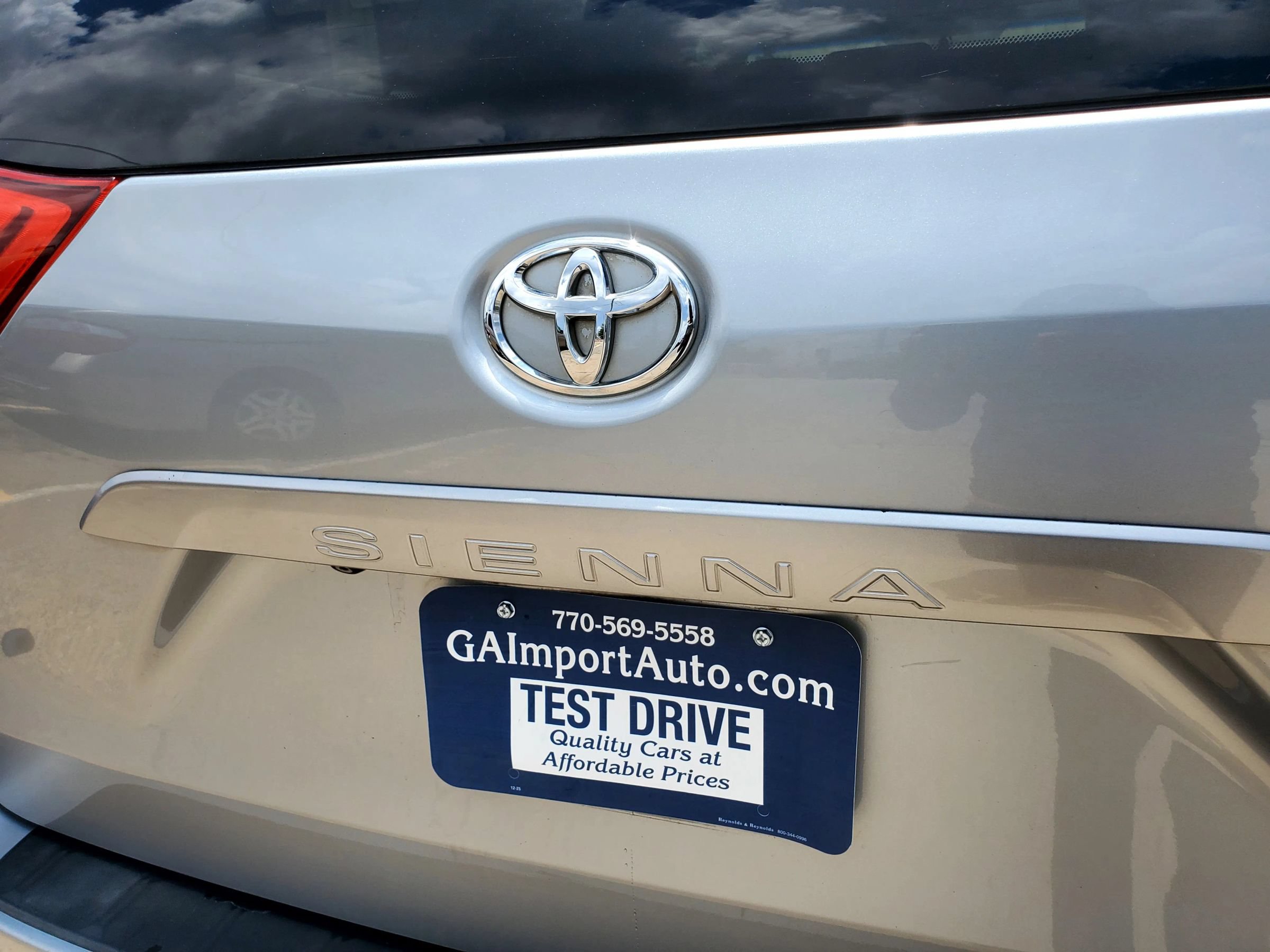 Used 2015 Toyota Sienna XLE FWD image 14