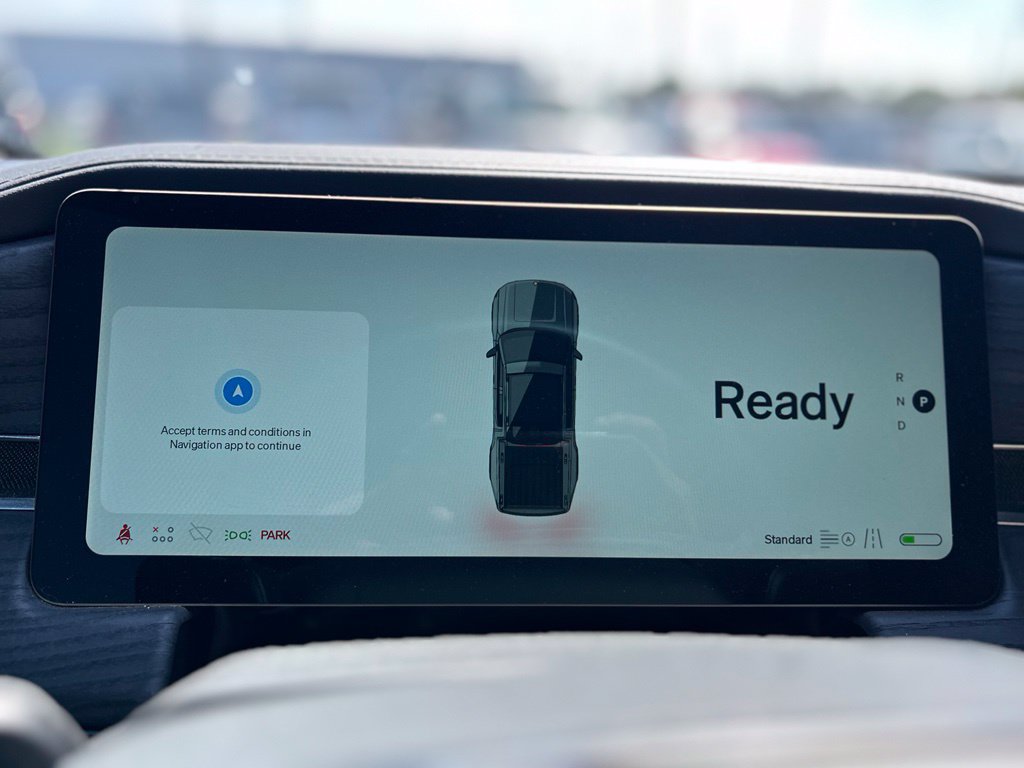 Used 2025 Rivian R1T Adventure Dual AWD/4WD image 9