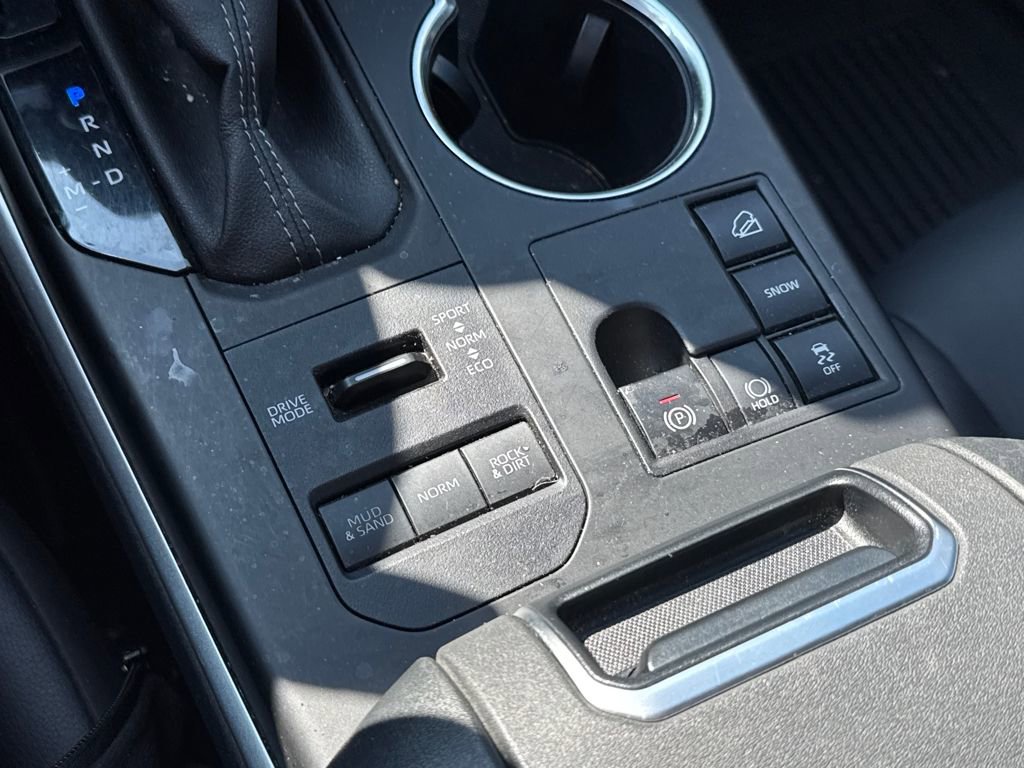 Used 2025 Toyota Highlander XLE image 30