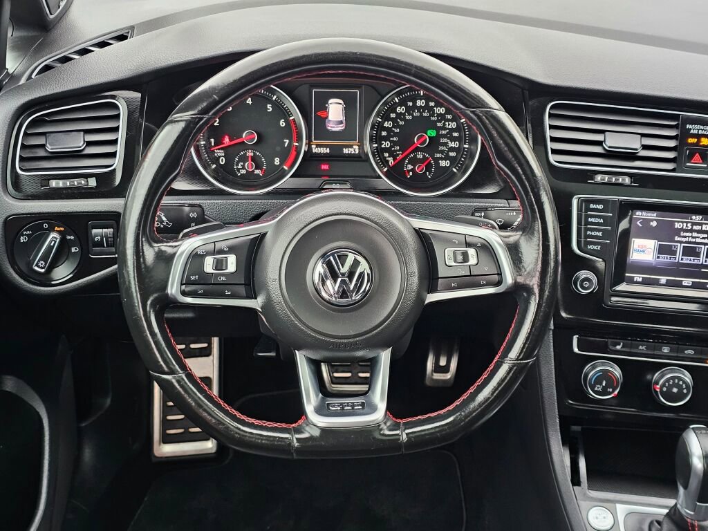Used 2015 Volkswagen Golf image 17