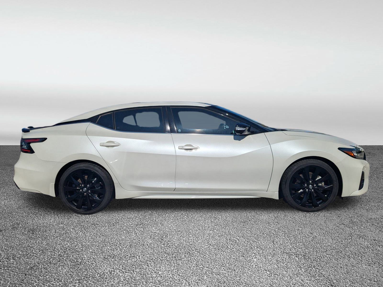 Used 2023 Nissan Maxima SR w/ Sport Mat Group image 4