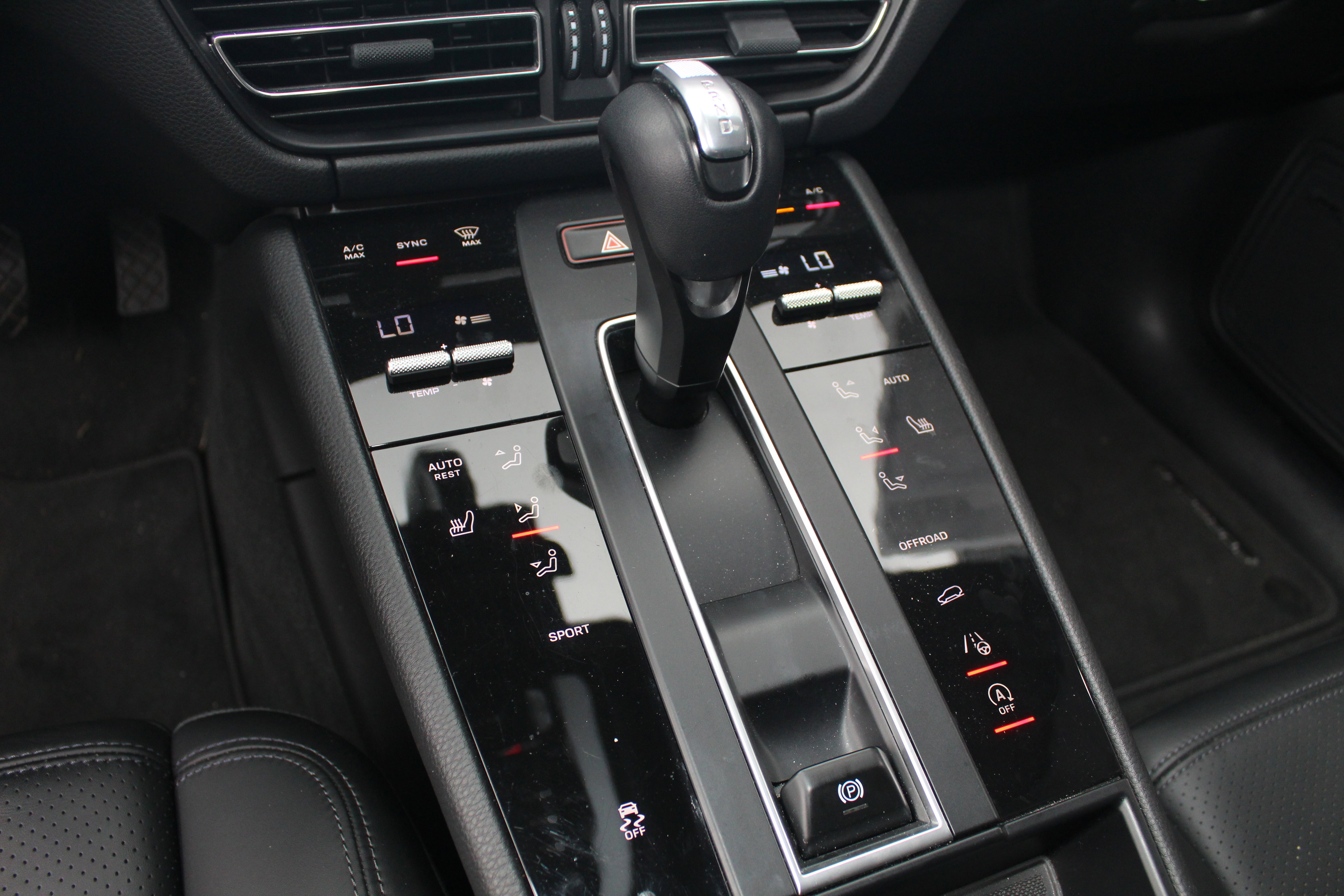 Certified 2022 Porsche Macan image 17