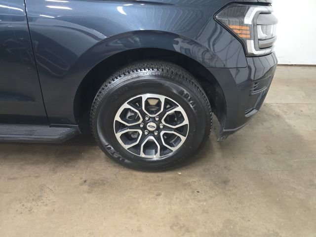 Used 2024 Ford Expedition XLT image 2