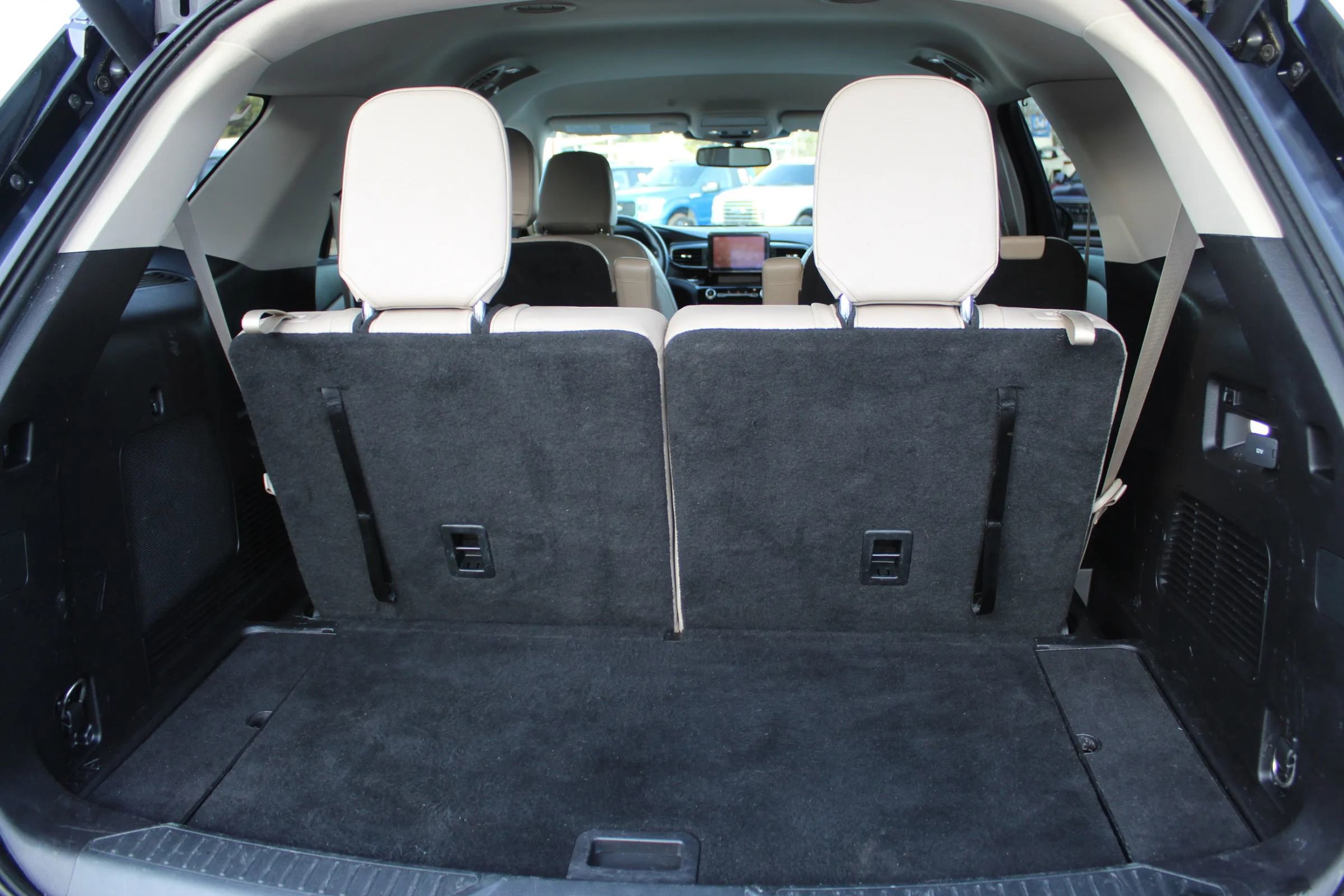 Used 2021 Ford Explorer Limited image 22