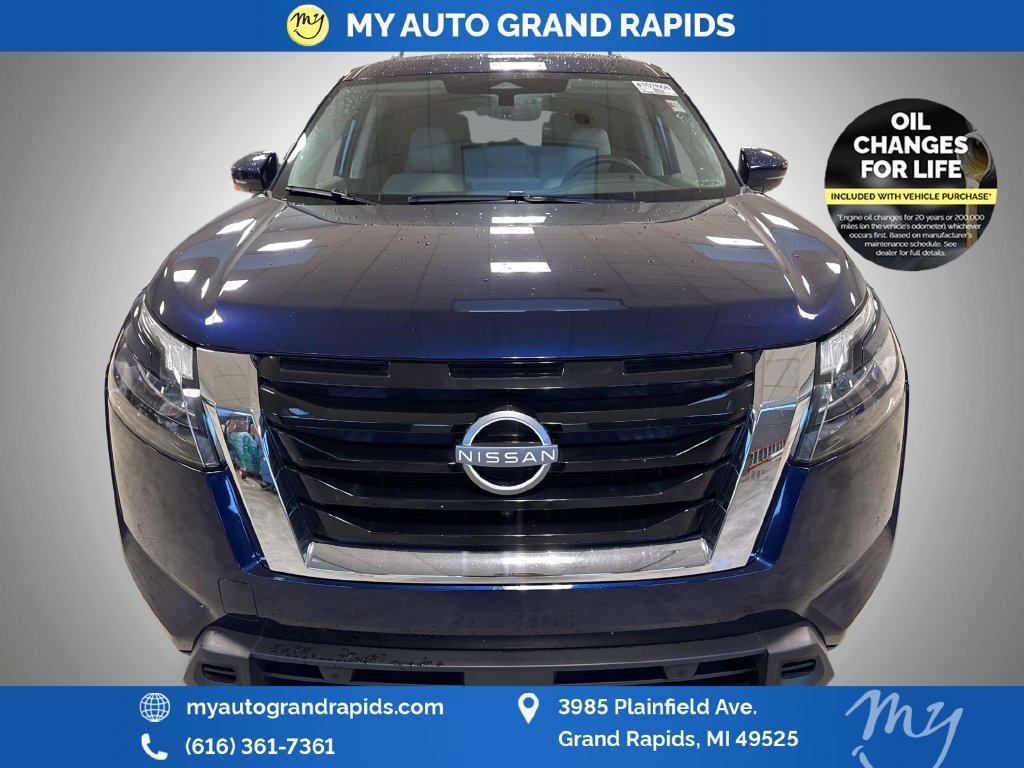 Used 2025 Nissan Pathfinder SL AWD/4WD image 2