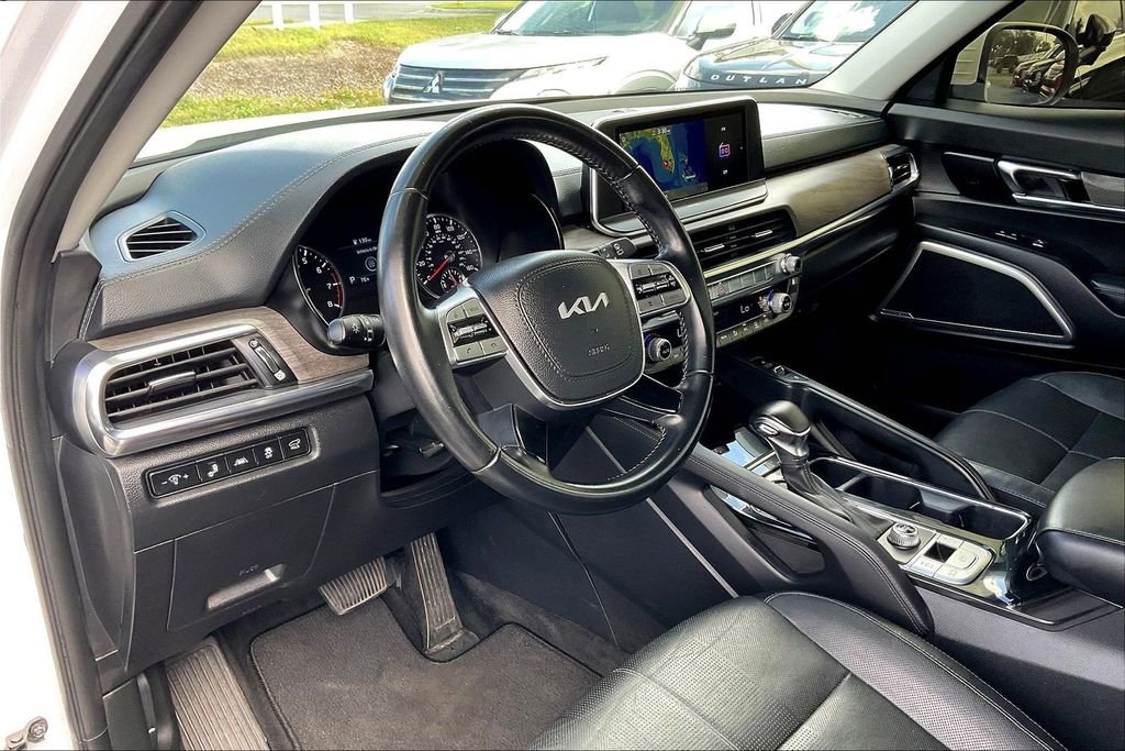 Used 2022 Kia Telluride EX w/ EX Premium Package image 4