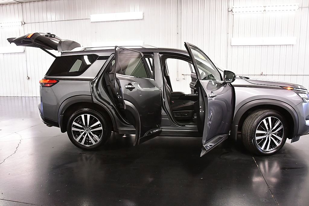 Used 2025 Nissan Pathfinder Platinum AWD/4WD image 31
