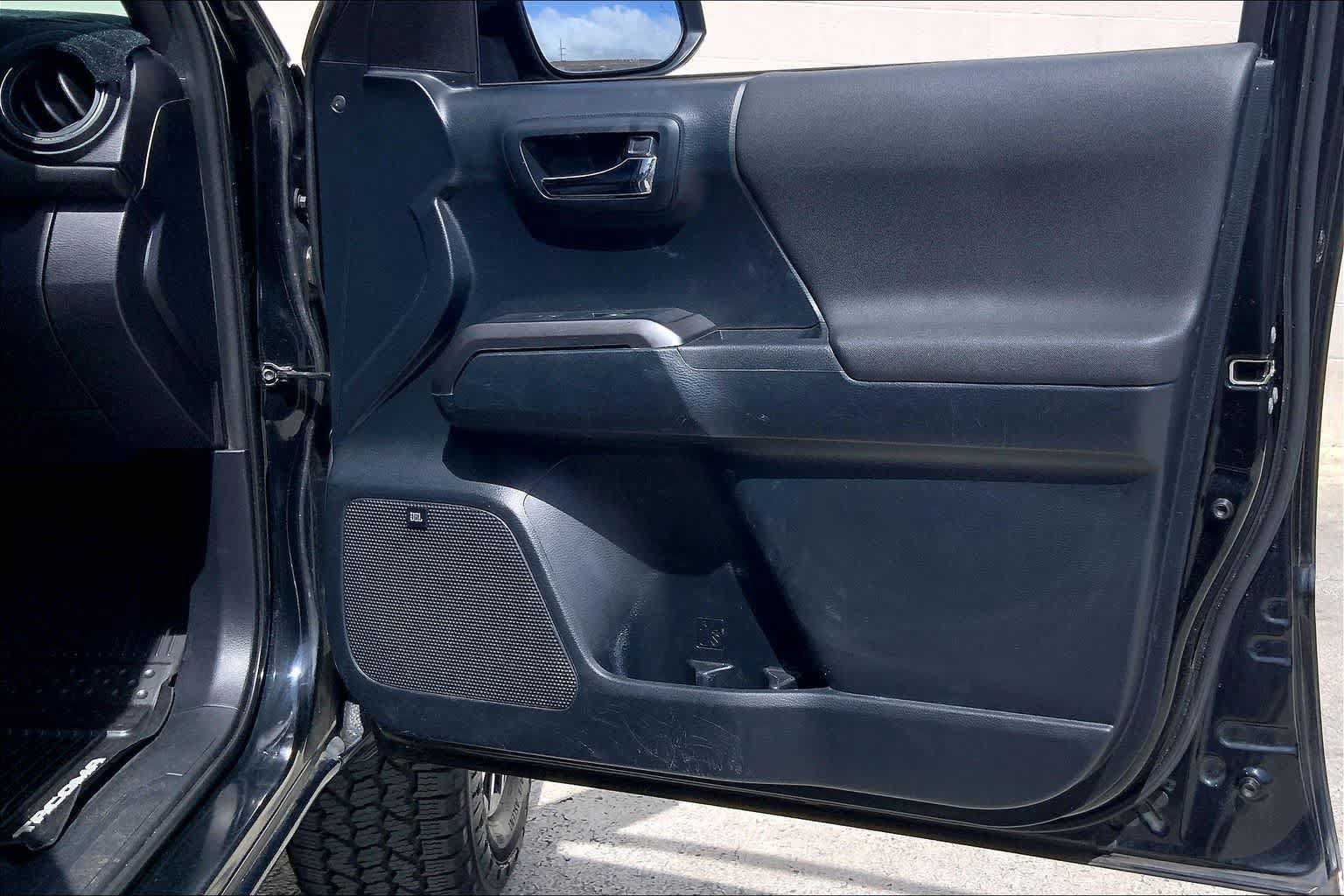Used 2019 Toyota Tacoma 2WD Double Cab image 28