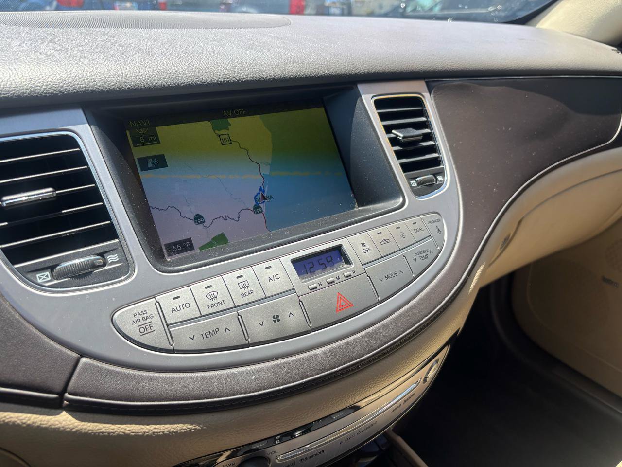 Used 2010 Hyundai Genesis 4.6 w/ Technology Pkg 5 RWD image 9