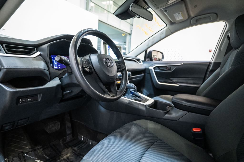 Used 2023 Toyota RAV4 LE image 4
