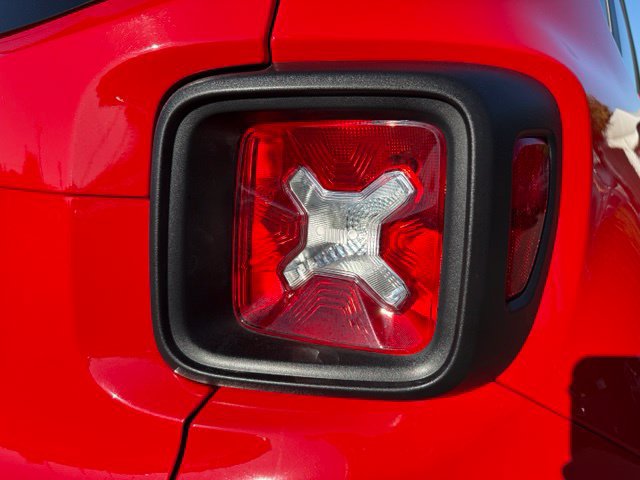 Used 2023 Jeep Renegade Latitude AWD/4WD image 11