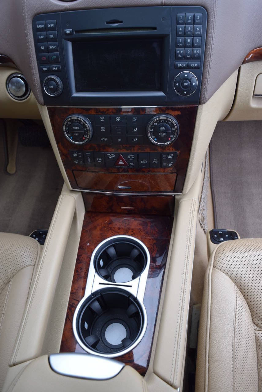 Used 2011 Mercedes-Benz GL 550 4MATIC image 29