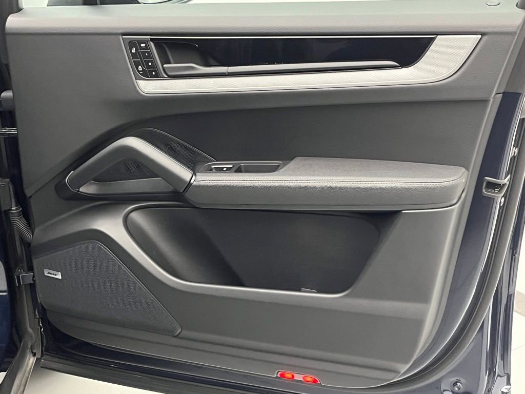 Used 2025 Porsche Cayenne image 37