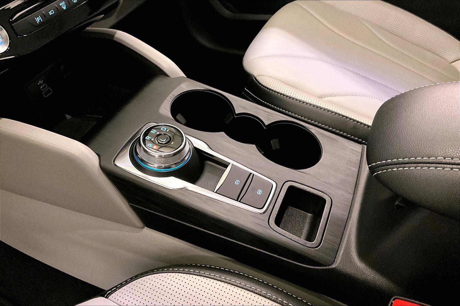 Used 2025 Ford Escape SE w/ PHEV Premium Package image 16