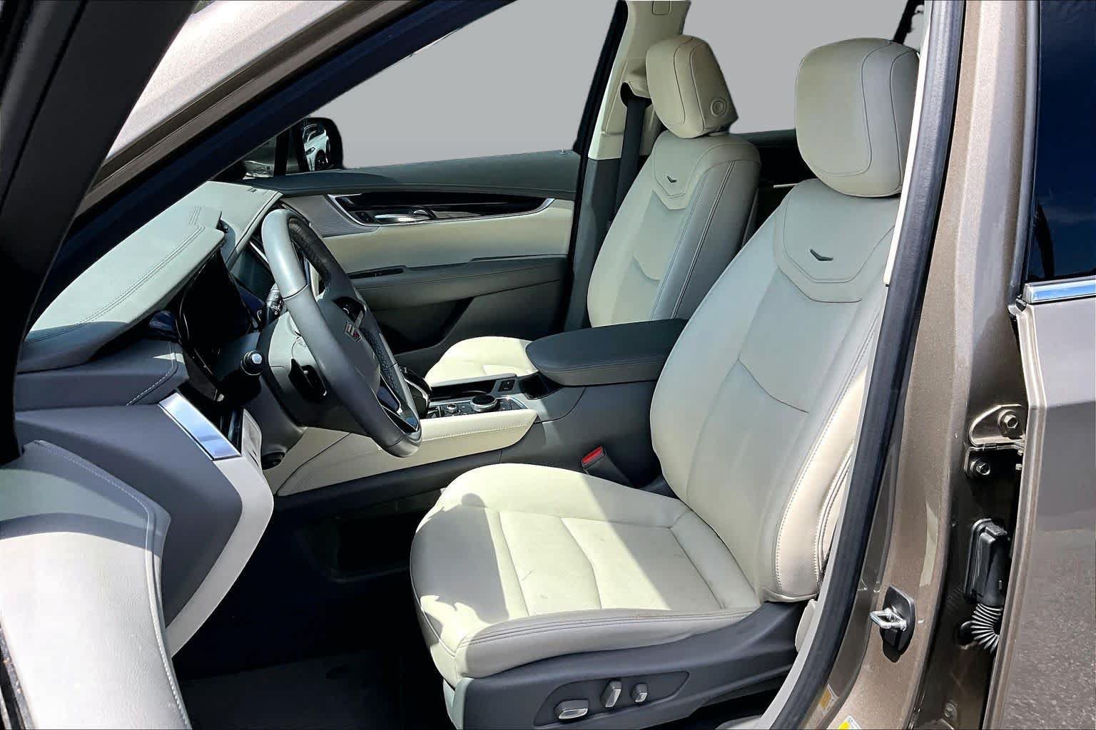 Used 2023 Cadillac XT6 Premium Luxury FWD image 8