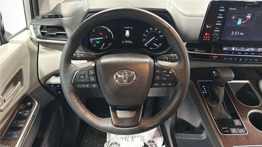 Used 2024 Toyota Sienna LE FWD image 10