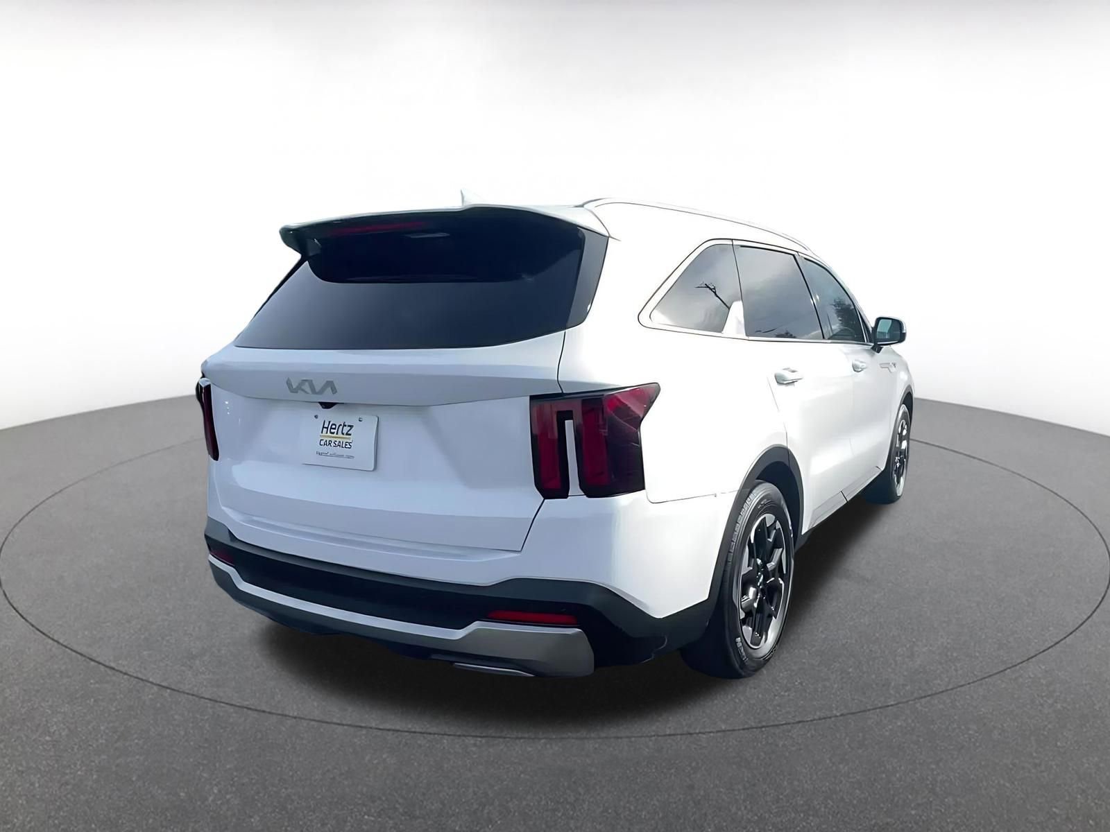 Used 2024 Kia Sorento S image 14