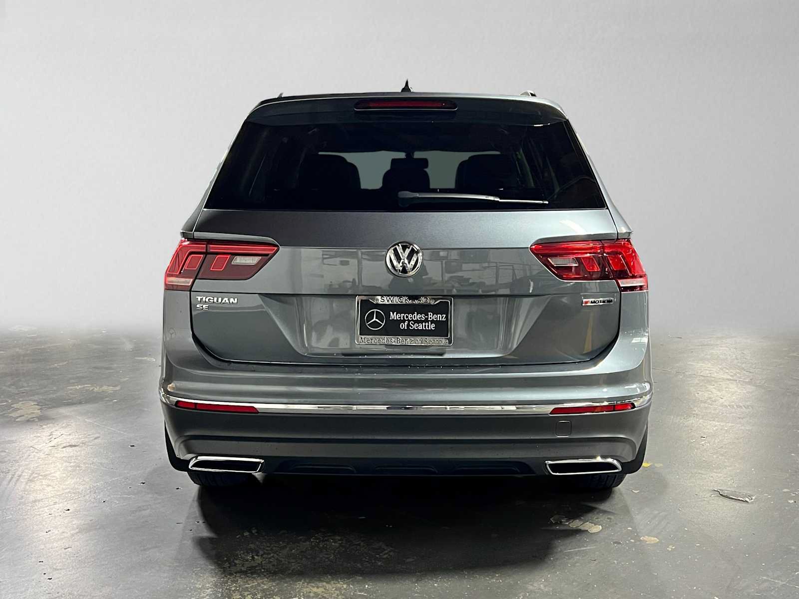 Used 2021 Volkswagen Tiguan SE w/ Panoramic Sunroof Package AWD/4WD image 4