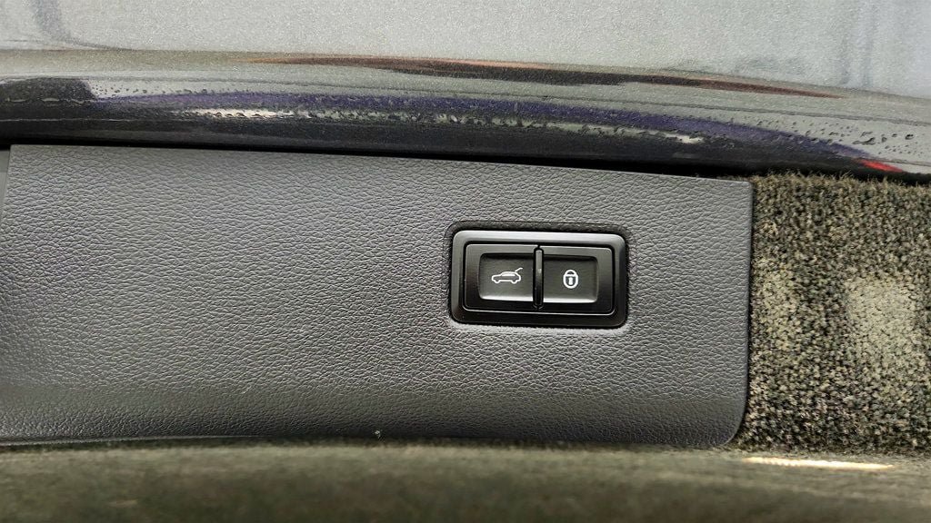 Used 2018 Bentley Bentayga AWD/4WD image 33