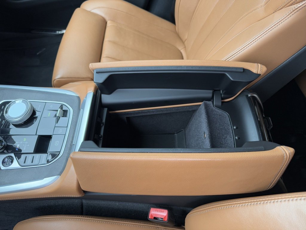 Used 2021 BMW X7 M50i image 27