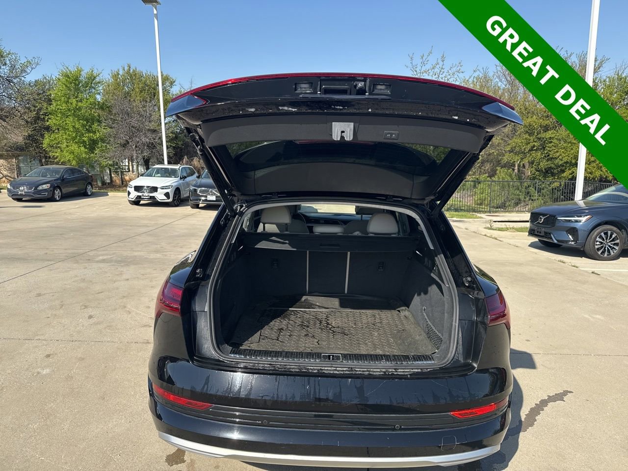 Used 2019 Audi e-tron Prestige w/ Prestige Package image 8