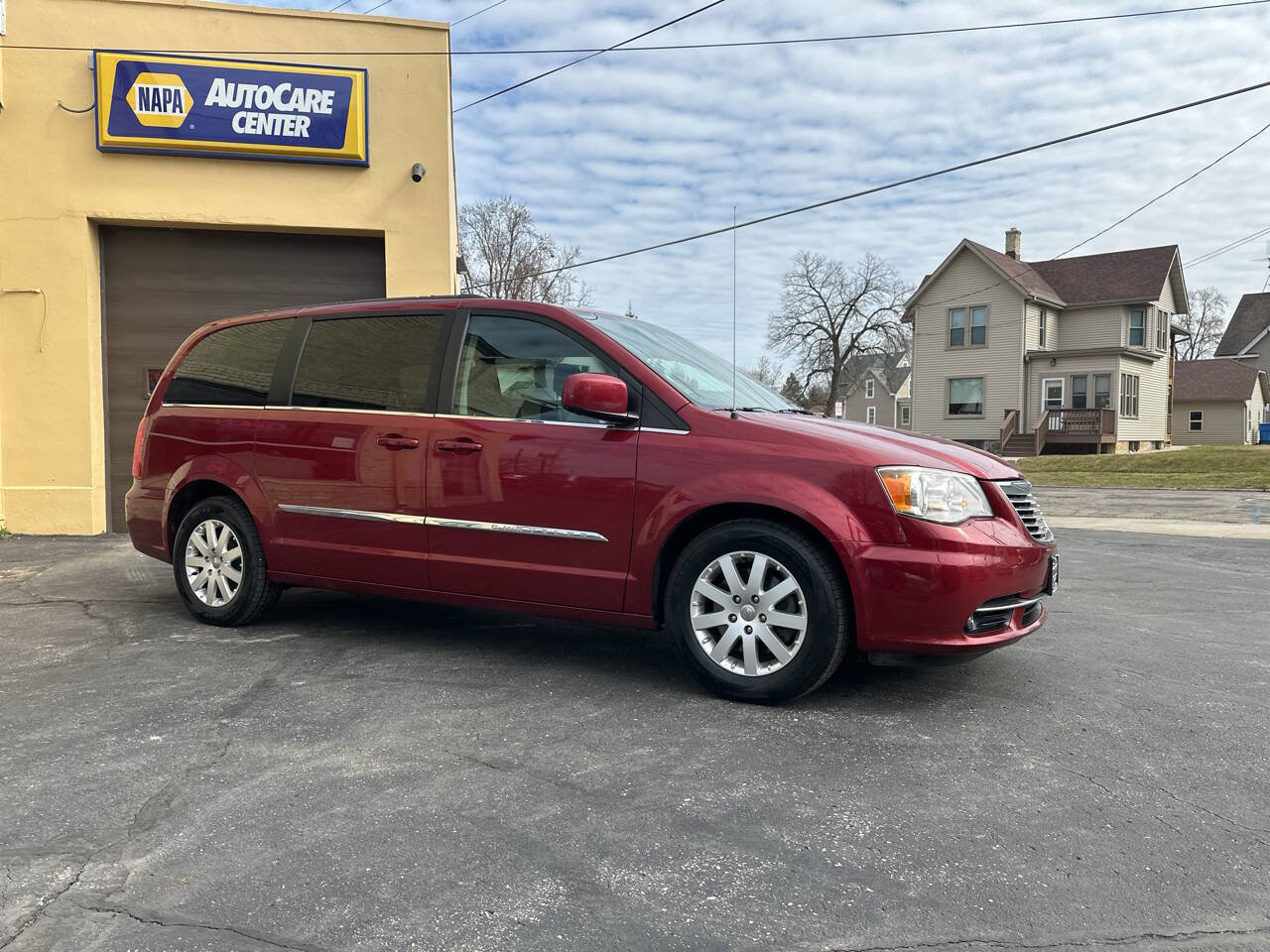 Used 2016 Chrysler Town & Country Touring image 4