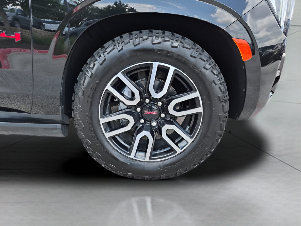 Used 2024 GMC Yukon AT4 w/ AT4 Premium Plus Package AWD/4WD image 13