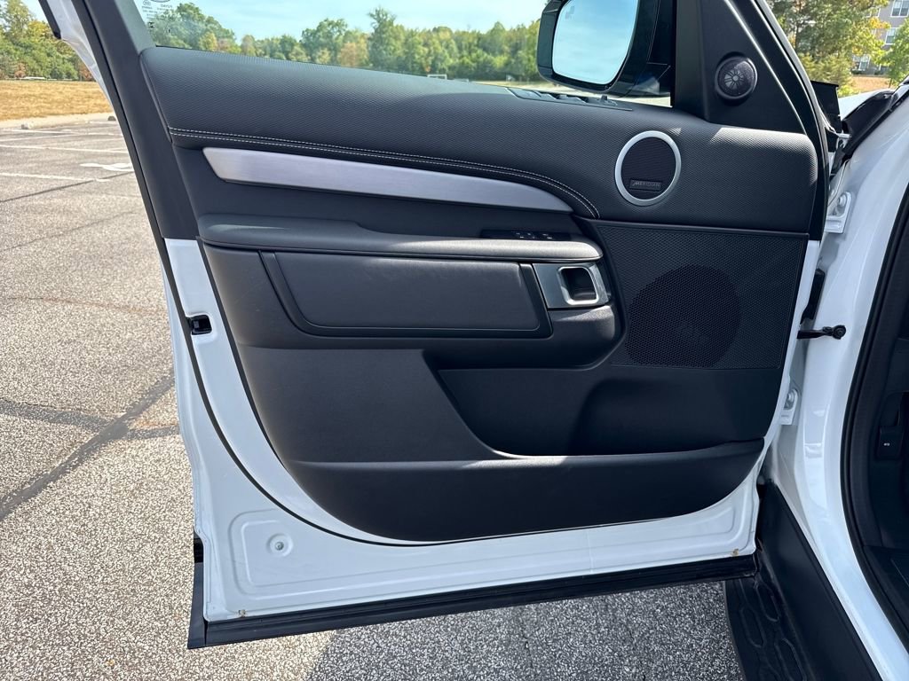 New 2025 Land Rover Discovery Dynamic SE image 10