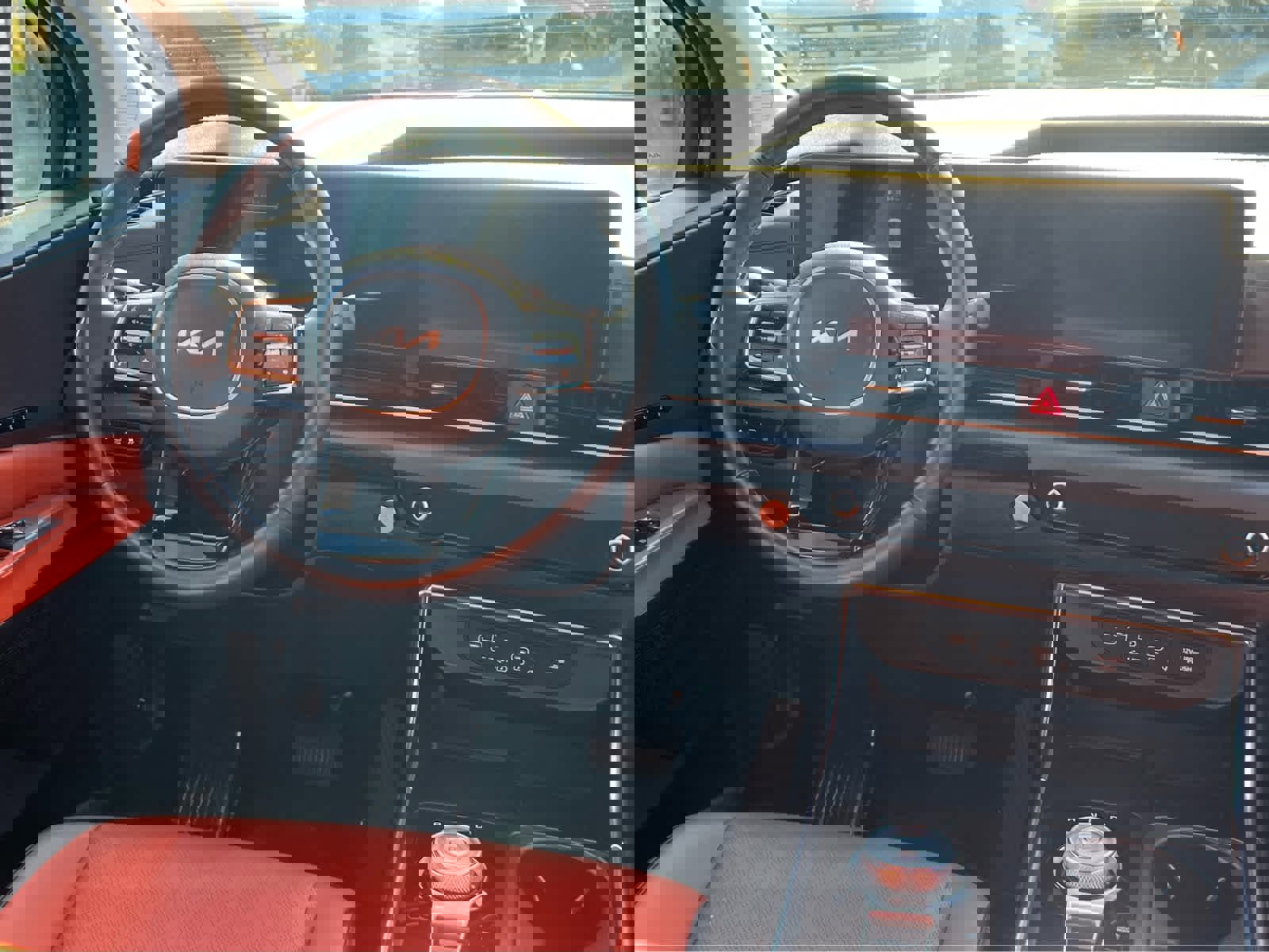 Used 2025 Kia Carnival EX image 23