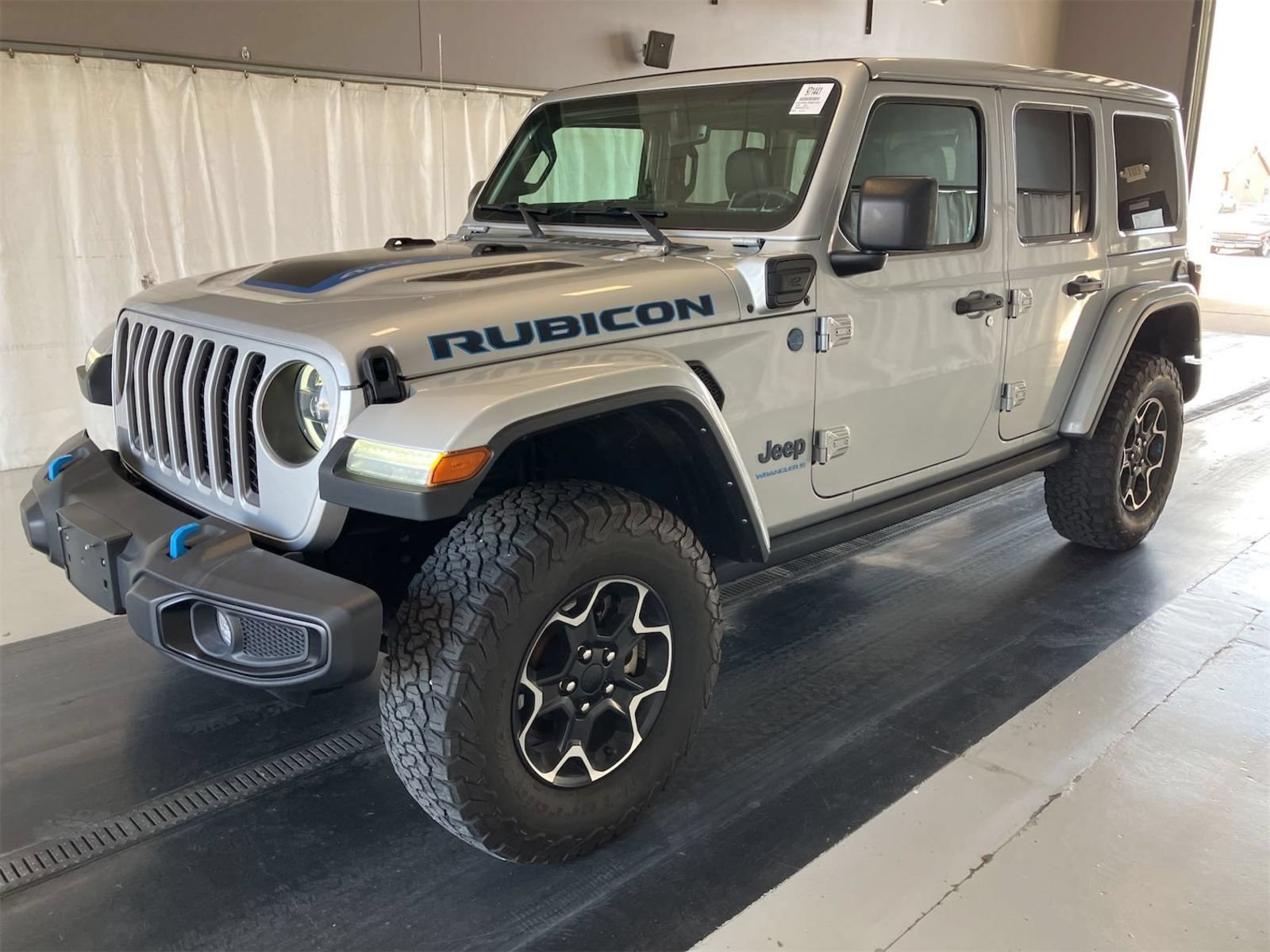 Used 2023 Jeep Wrangler Unlimited Rubicon 4xe w/ Cold Weather Group AWD/4WD video 1