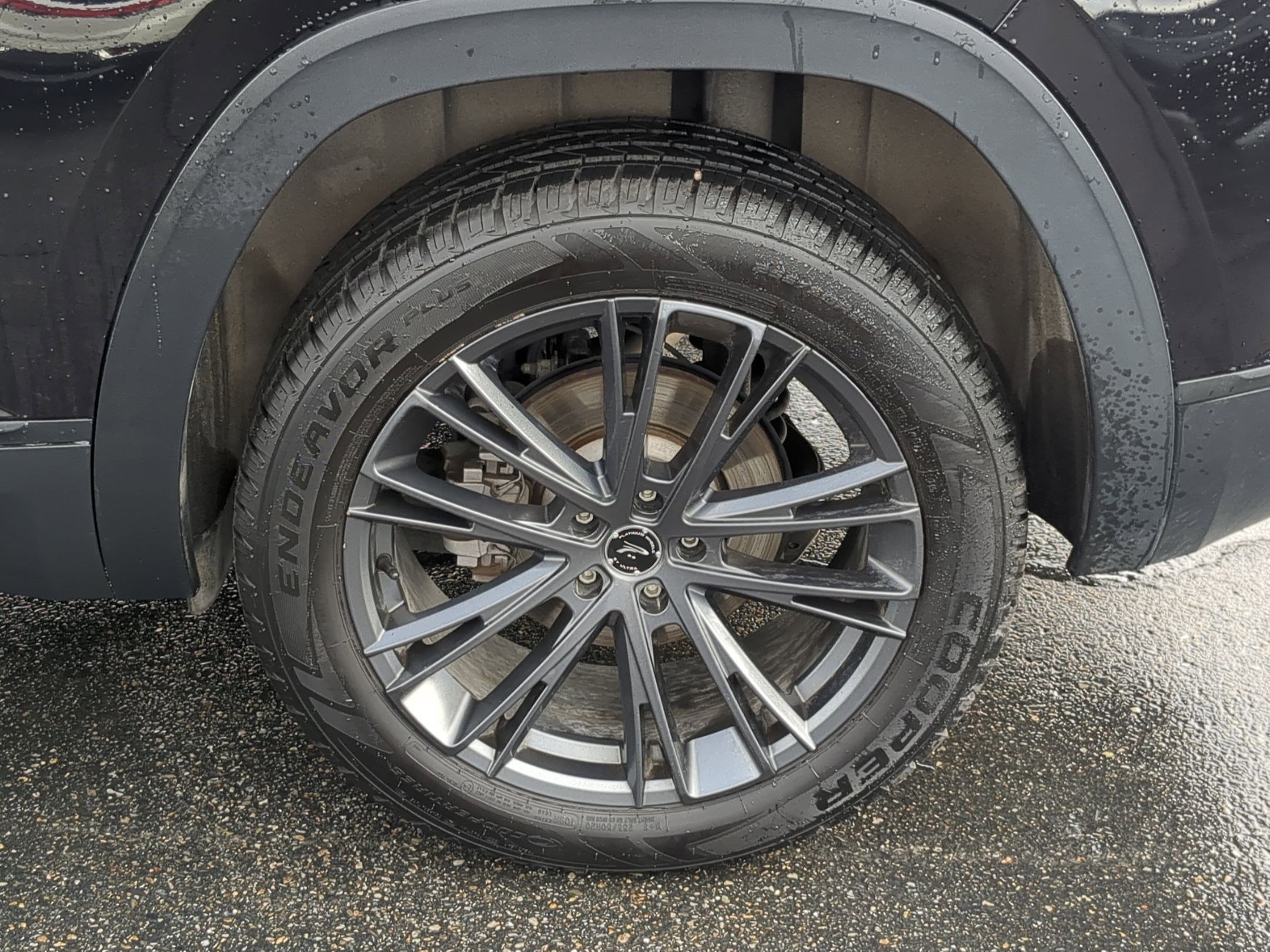 Used 2020 Volkswagen Atlas Cross Sport SE w/ Panoramic Sunroof Package image 13