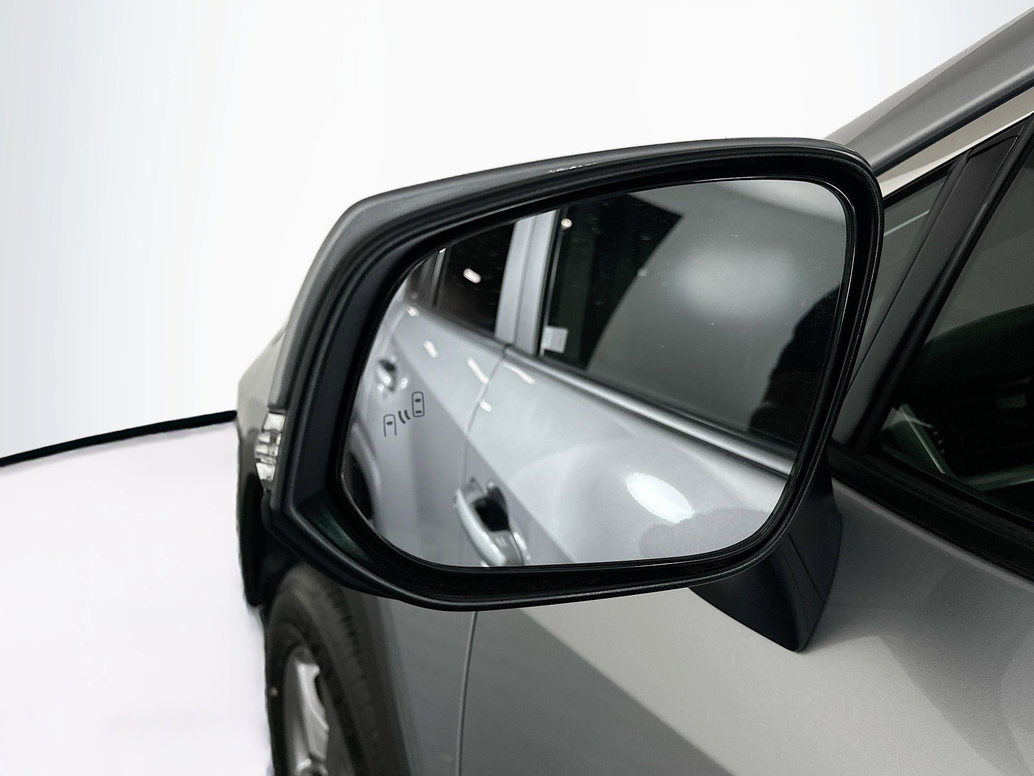 Used 2025 Toyota RAV4 XLE w/ Convenience Package FWD image 16