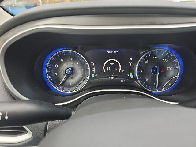 Used 2024 Chrysler Pacifica Touring-L FWD image 13