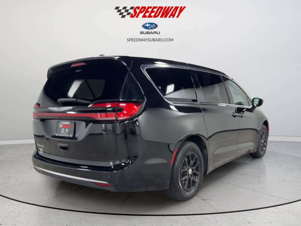 Used 2025 Chrysler Pacifica Select FWD image 6