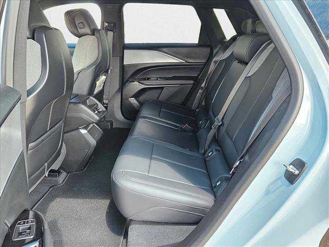 New 2024 Cadillac Lyriq Tech image 17