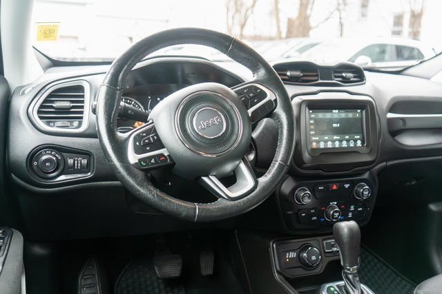 Used 2020 Jeep Renegade Latitude w/ Cold Weather Group AWD/4WD image 14
