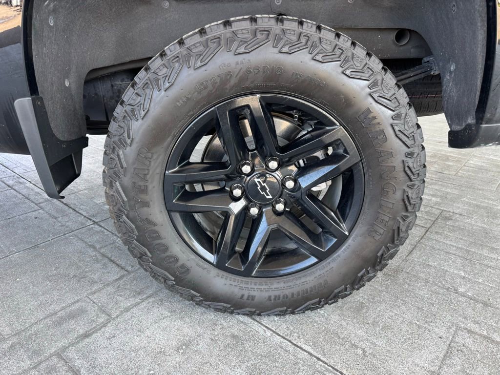 Used 2025 Chevrolet Silverado 1500 Custom Trail Boss AWD/4WD image 4