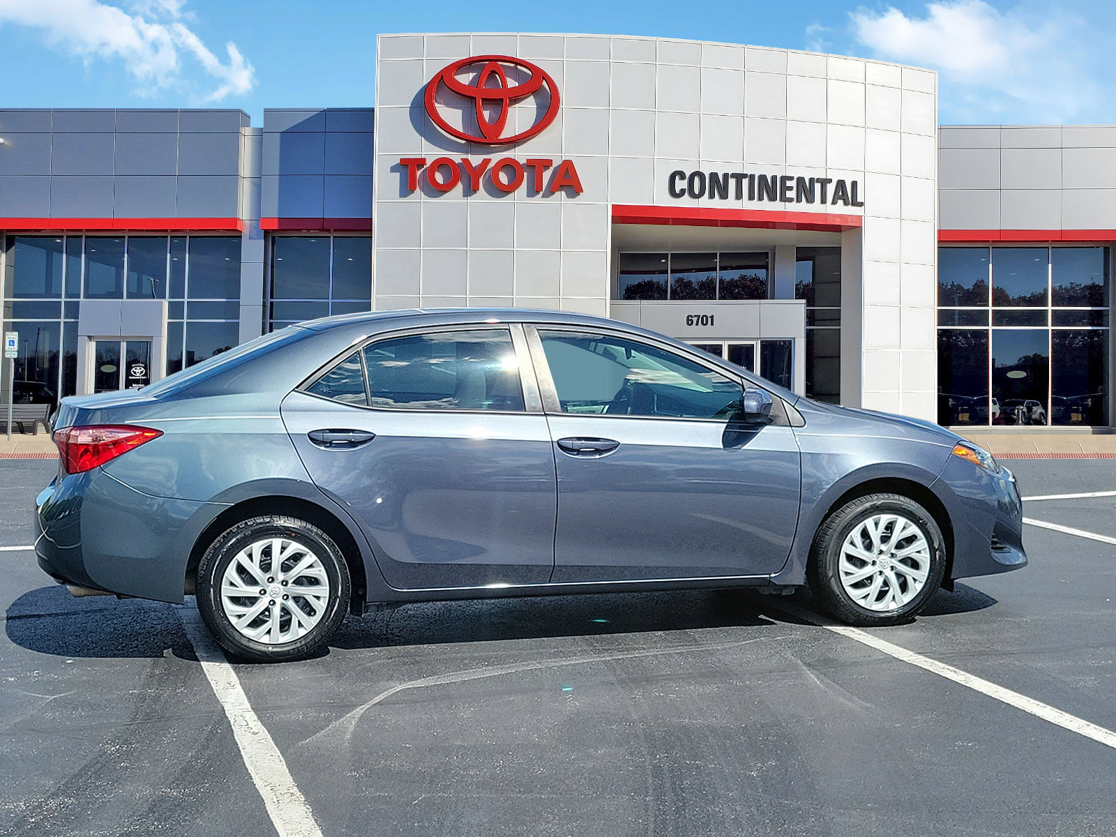 Certified 2018 Toyota Corolla LE FWD image 5