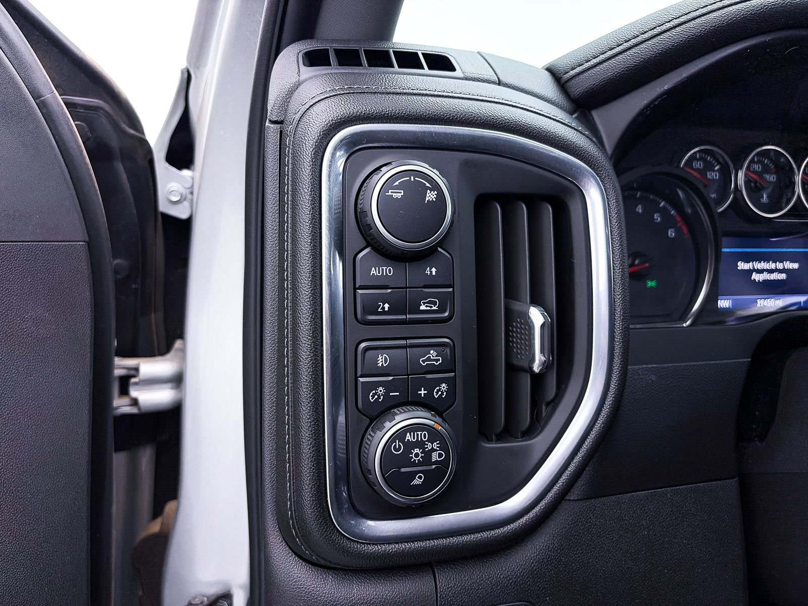 Used 2019 Chevrolet Silverado 1500 LTZ w/ LTZ Premium Package AWD/4WD image 5