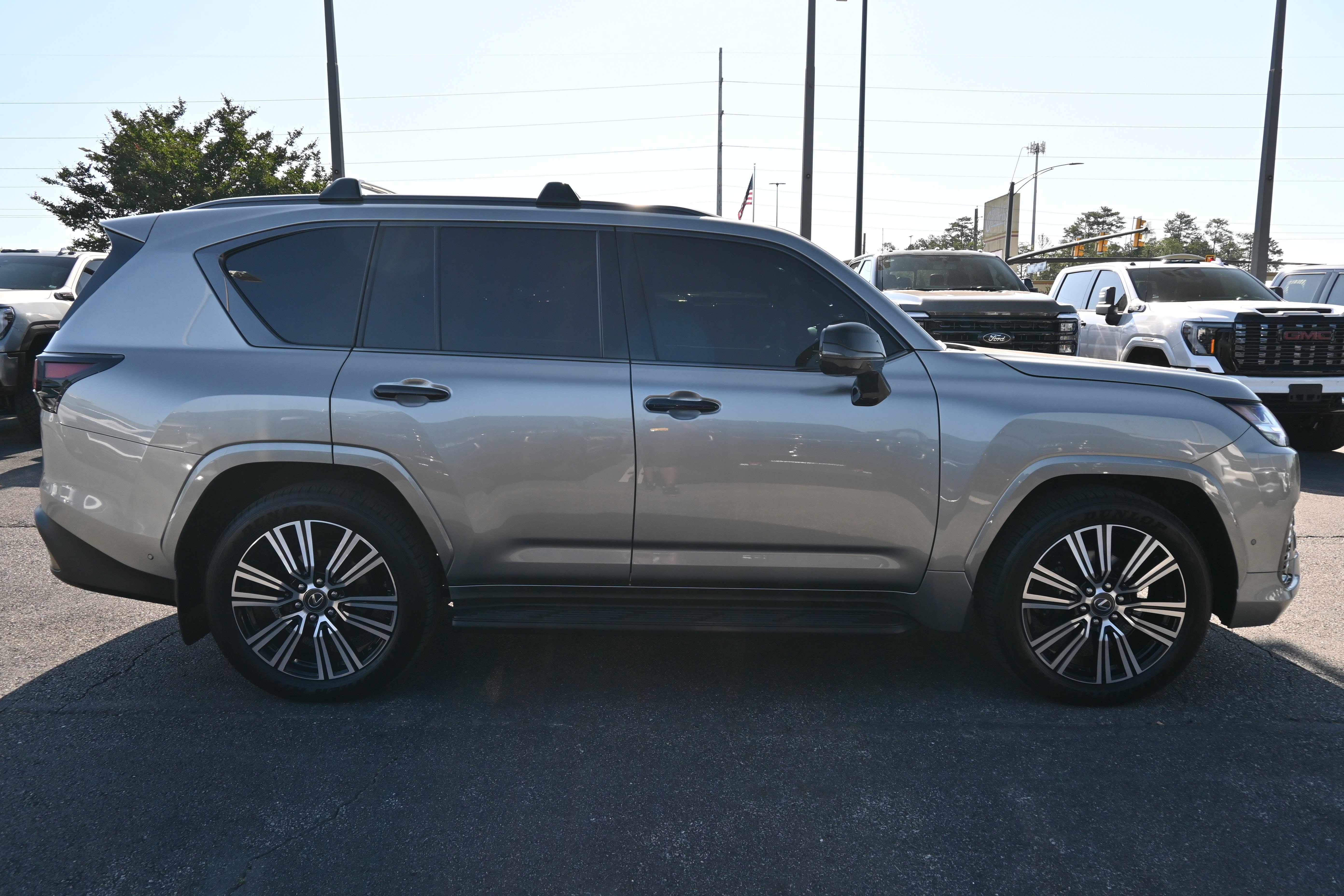 Used 2026 Lexus LX 700h Luxury w/ Appearance Package AWD/4WD image 11