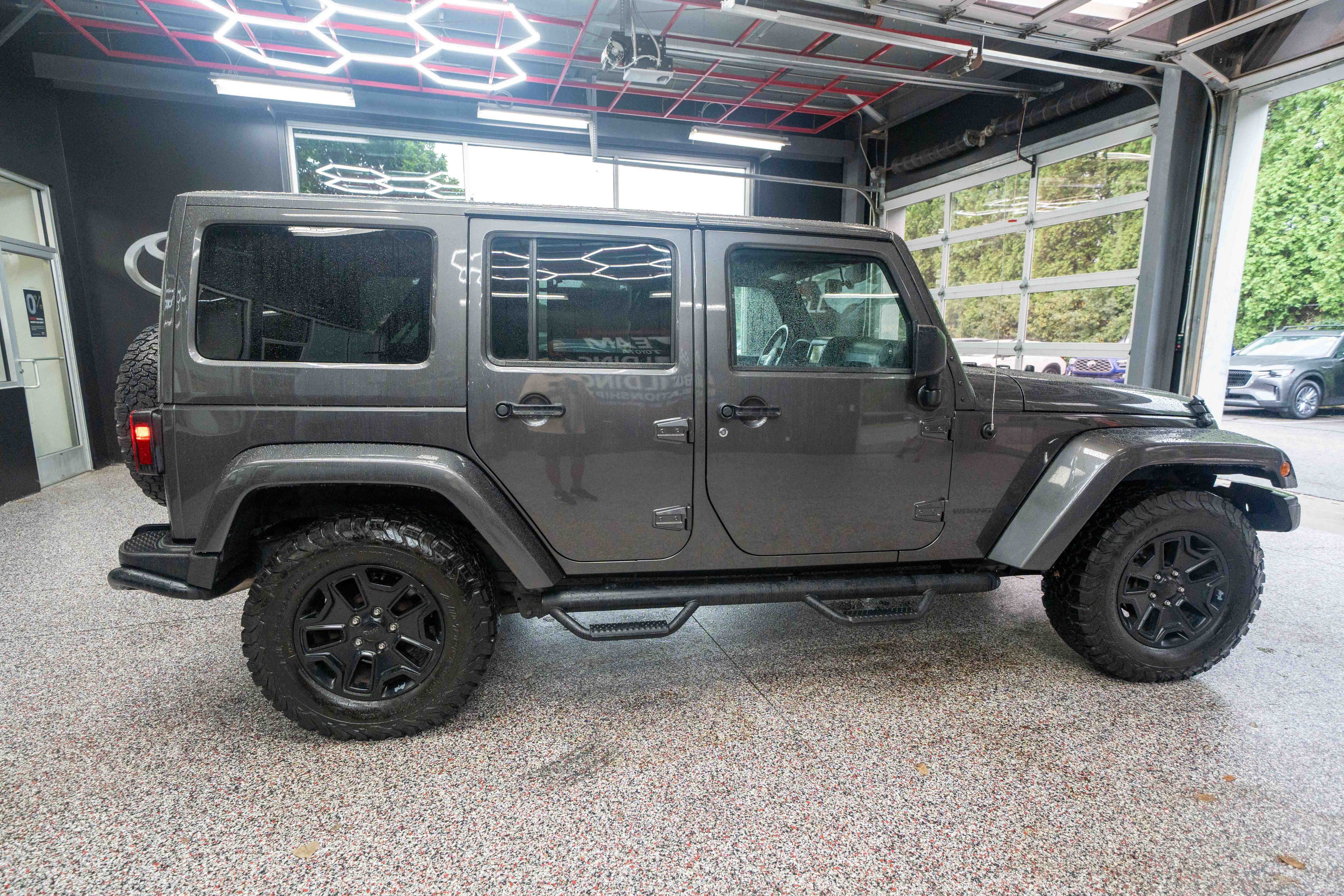 Used 2016 Jeep Wrangler Unlimited Sahara AWD/4WD image 4