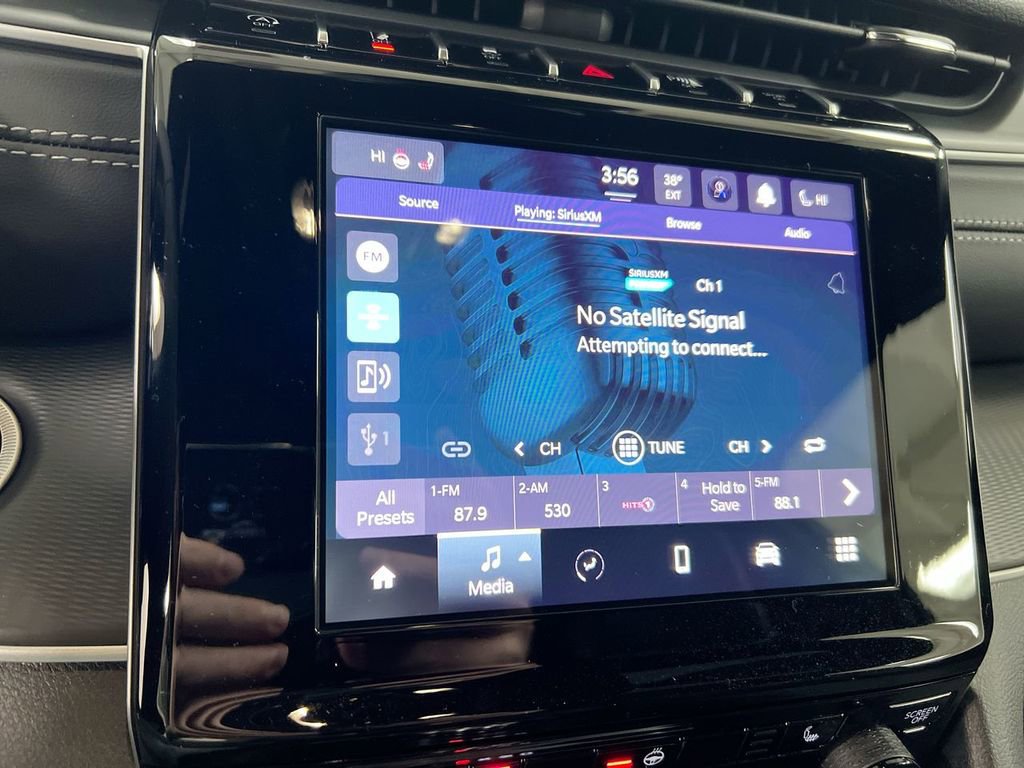 New 2025 Jeep Grand Cherokee L Laredo image 13